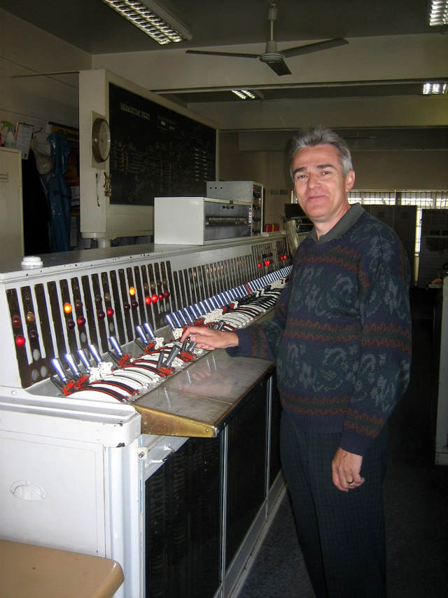 Germiston West with IRSE President John Francis at the levr frame 30th July 2006